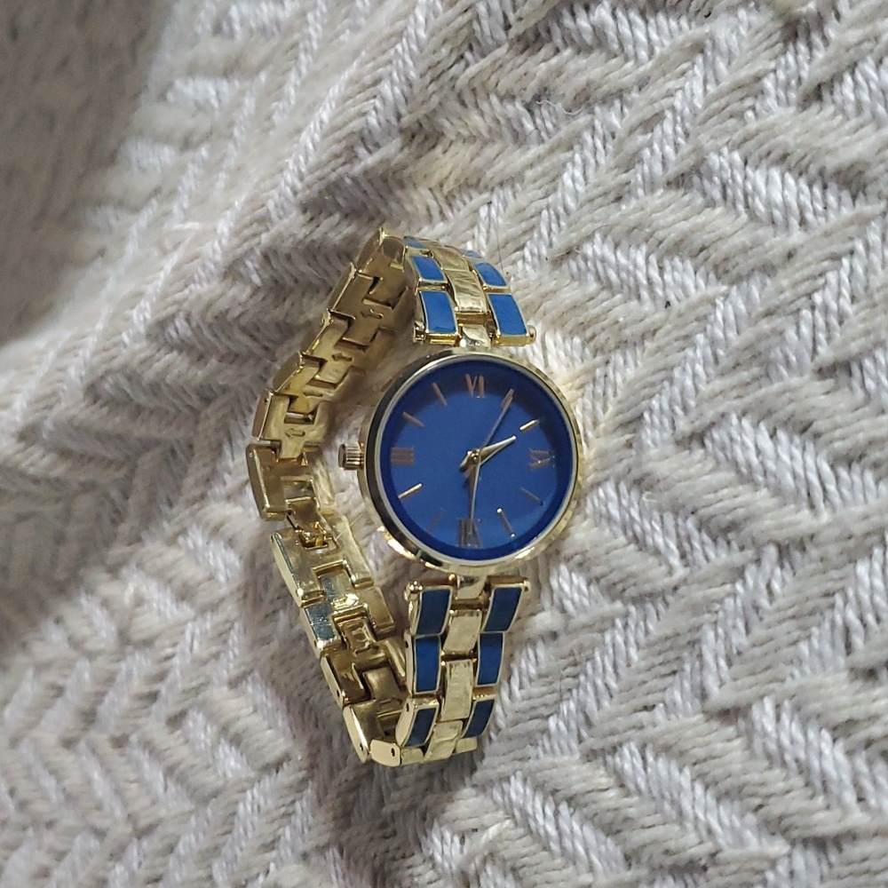 CHARTER CLUB GOLD-TONE & BLUE ENAMEL BRACELET CLASSIC LADIES WATCH 30MM NIB